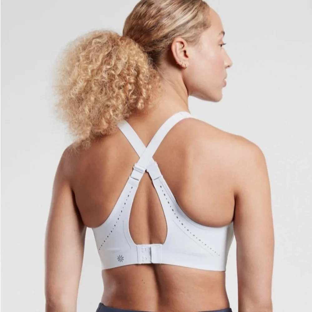Athleta Phenomena High Impact Sports Bra Silver 34DD 657806-03 Molded Cups
